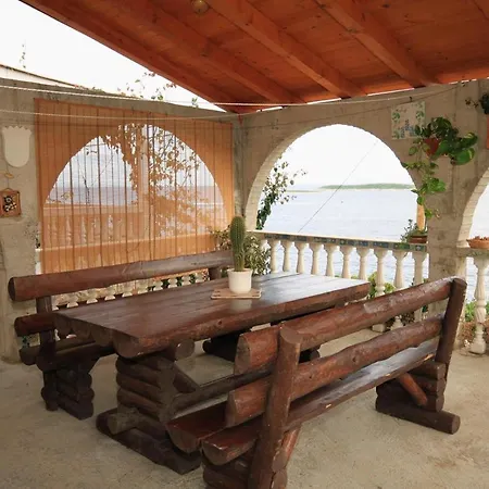 Milna 8917e Apartamento